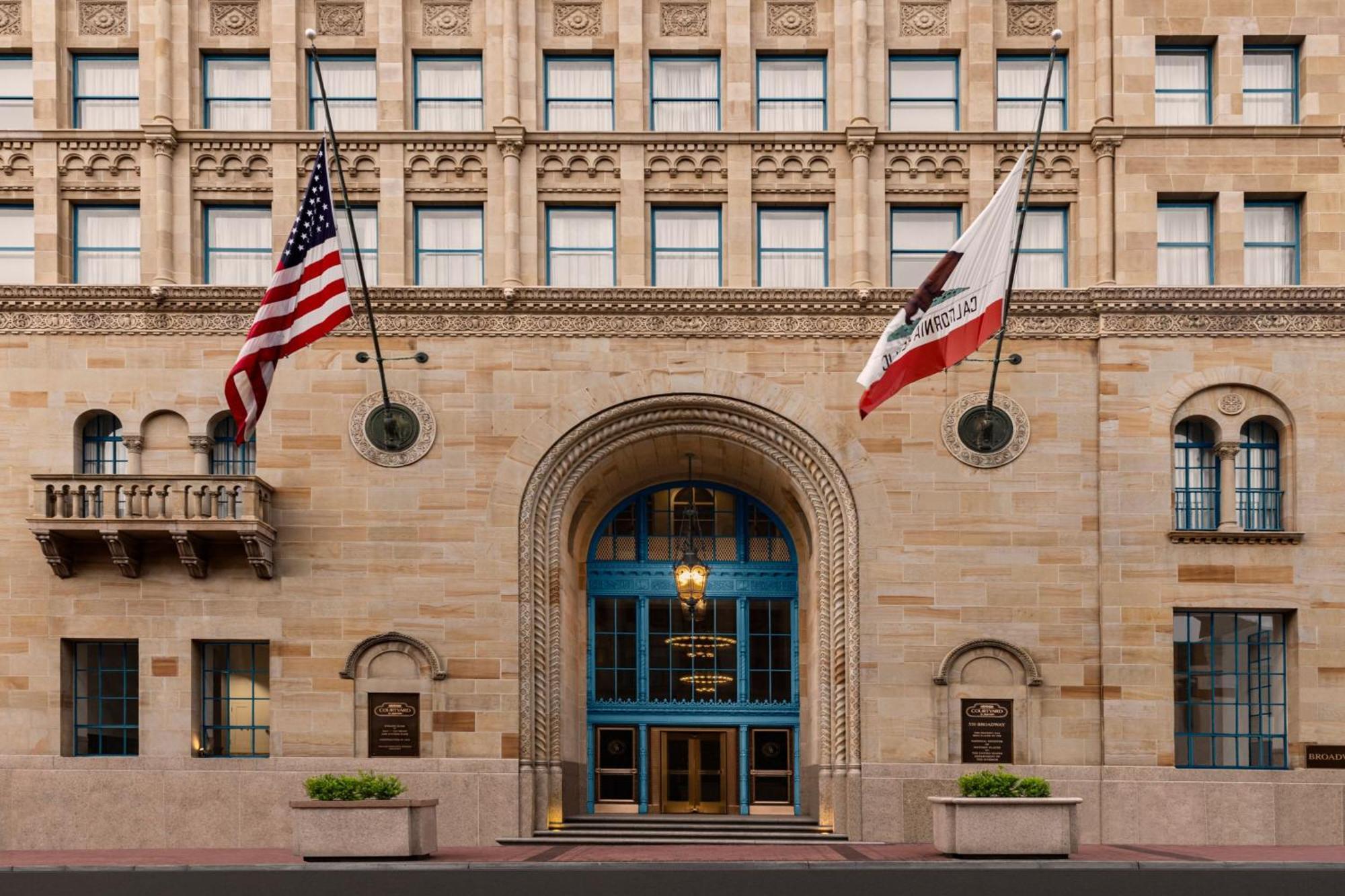 Courtyard By Marriott San Diego Downtown Hotel Exterior photo