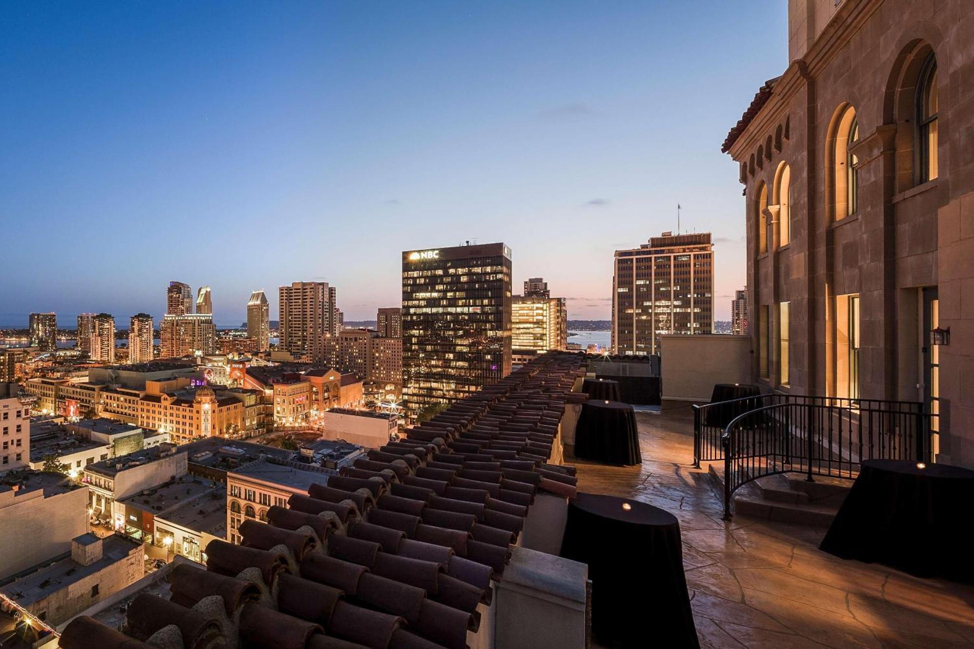 Courtyard By Marriott San Diego Downtown Hotel Exterior photo